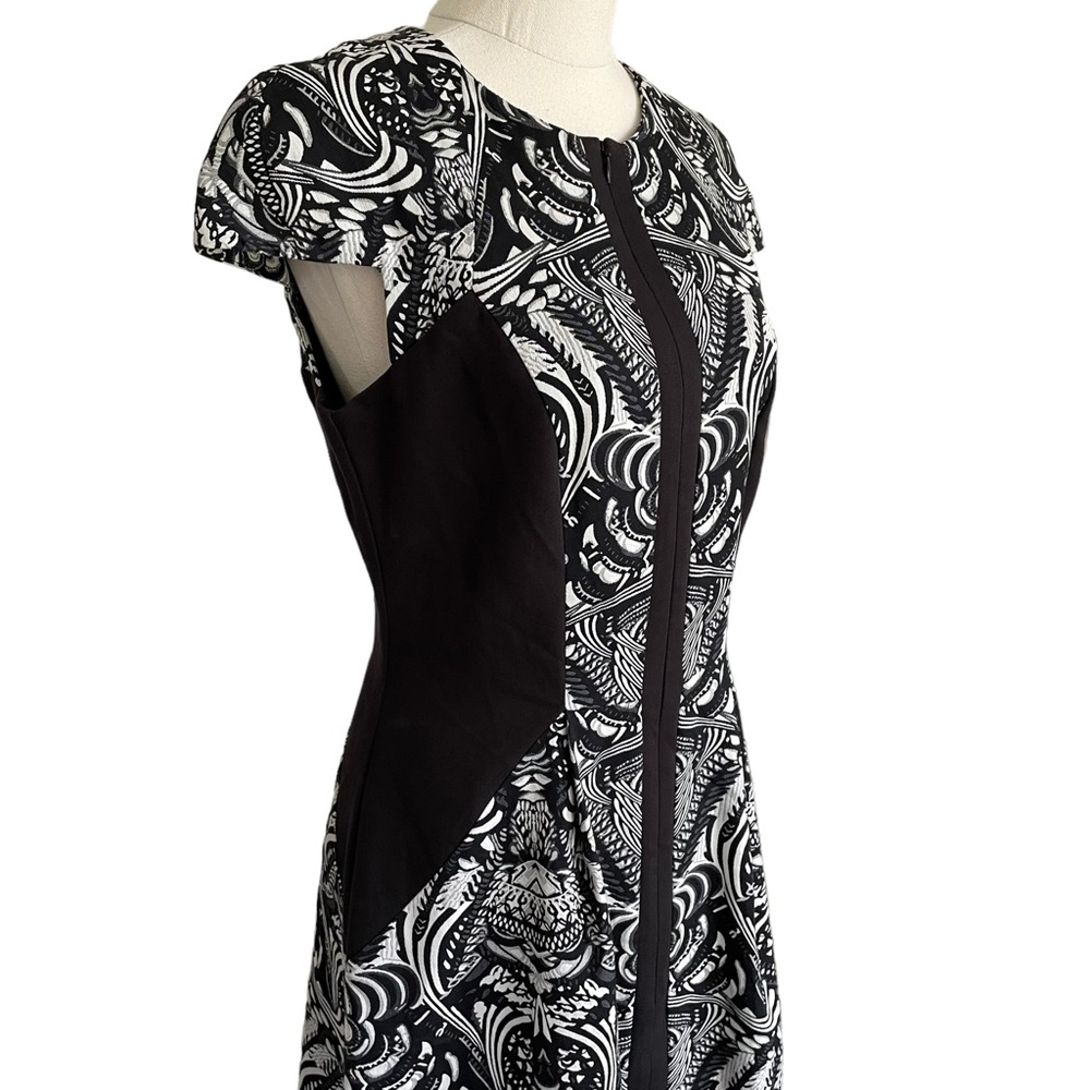 VERONIKA MAINE Sz8 Black and white abstract design cap sleeved dress 🥇 - Picture 5 of 15